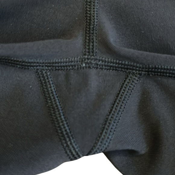 Lululemon Love Knot High Rise Capris Black Hidden Pocket Mesh Panels Size 6 - Picture 14 of 14